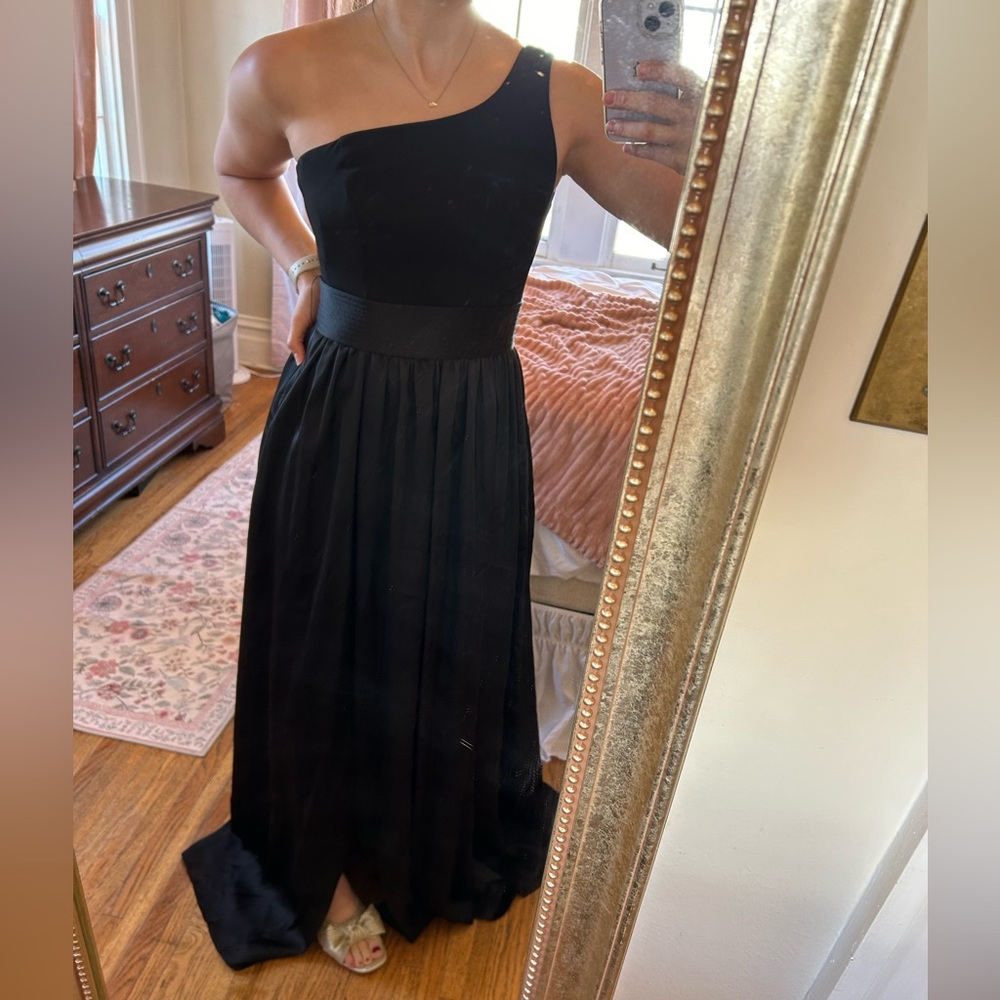 Elegant Black One-Shoulder Gown